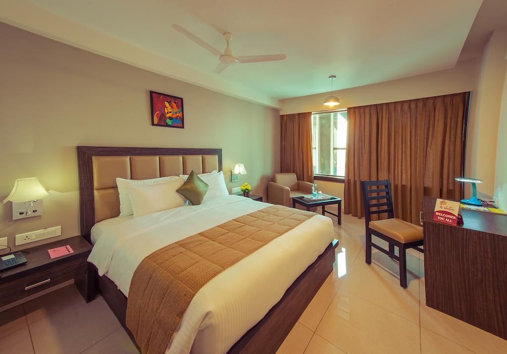 Plaza Hotel Trichy Tiruchirappalli Room photo