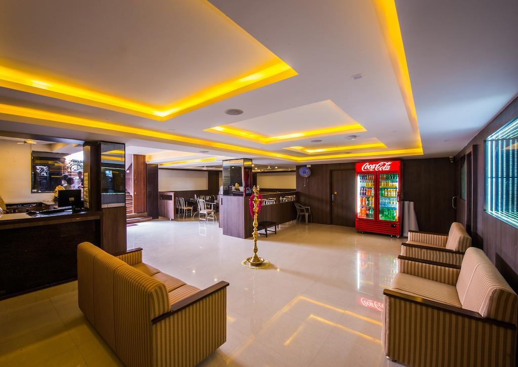 Plaza Hotel Trichy Tiruchirappalli Room photo