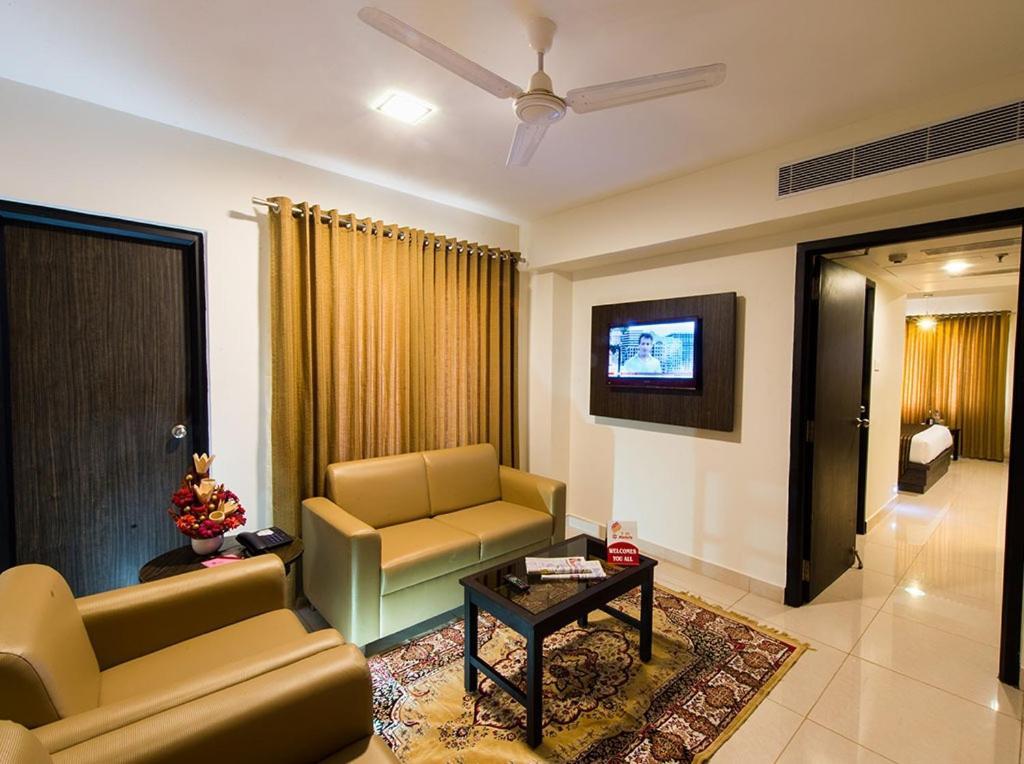 Plaza Hotel Trichy Tiruchirappalli Exterior photo
